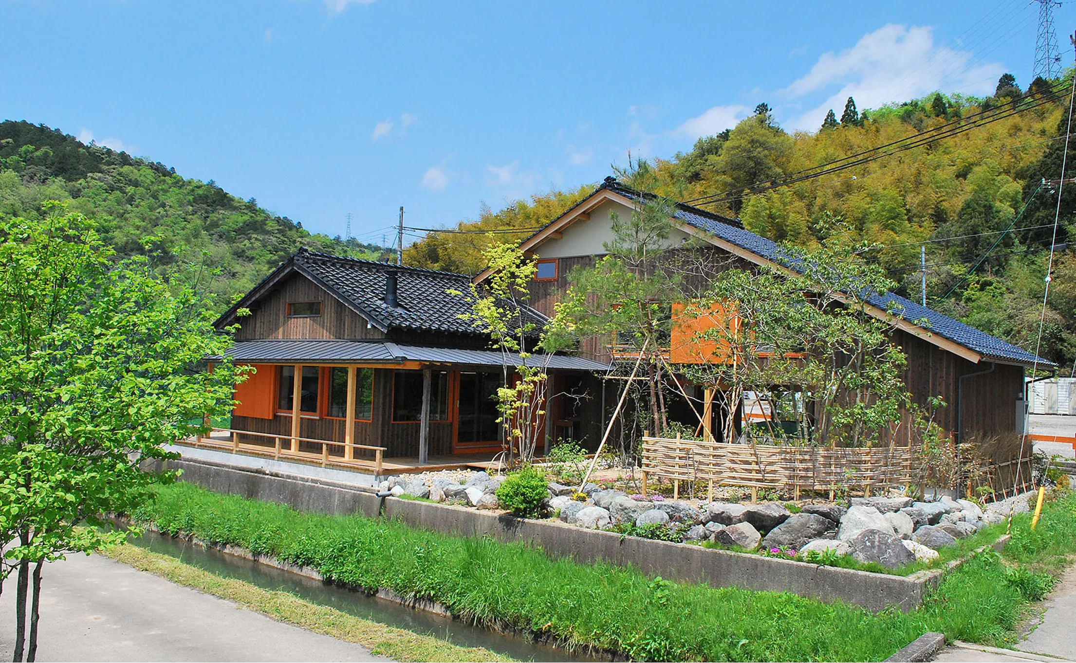里やま工房 社屋