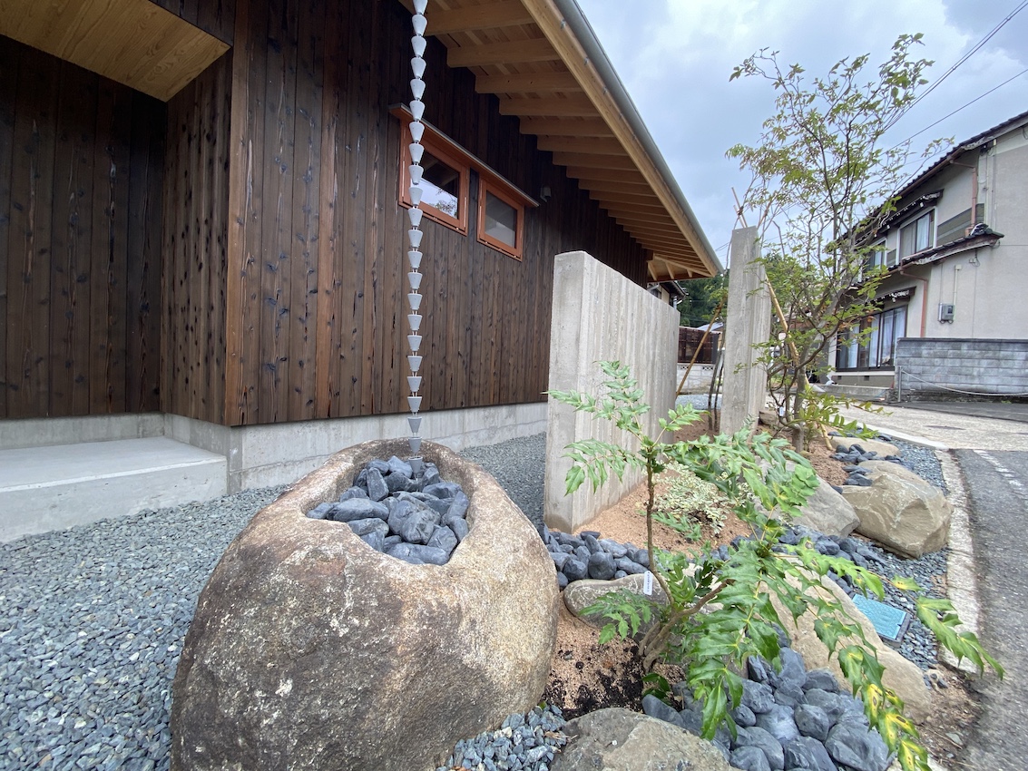 雨から家を守る仕事|屋根材と「雨仕舞い」職人の知恵
