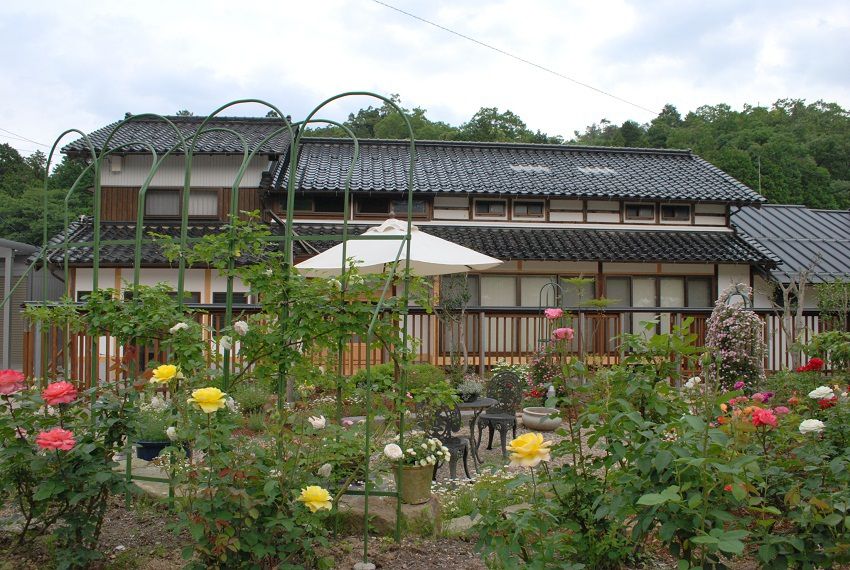 お花畑に囲まれて暮らす